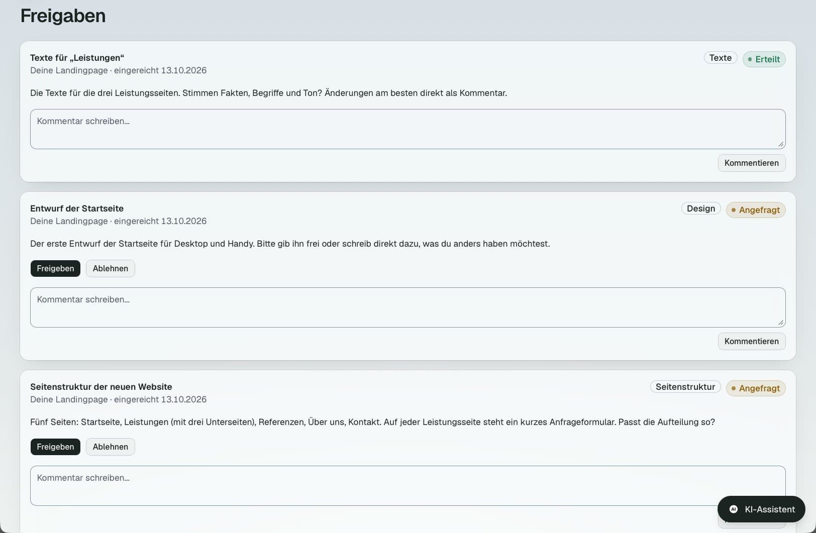 Projektraum, Freigaben: Entwürfe mit den Knöpfen Freigeben und Ablehnen und je einem Feld für Kommentare.